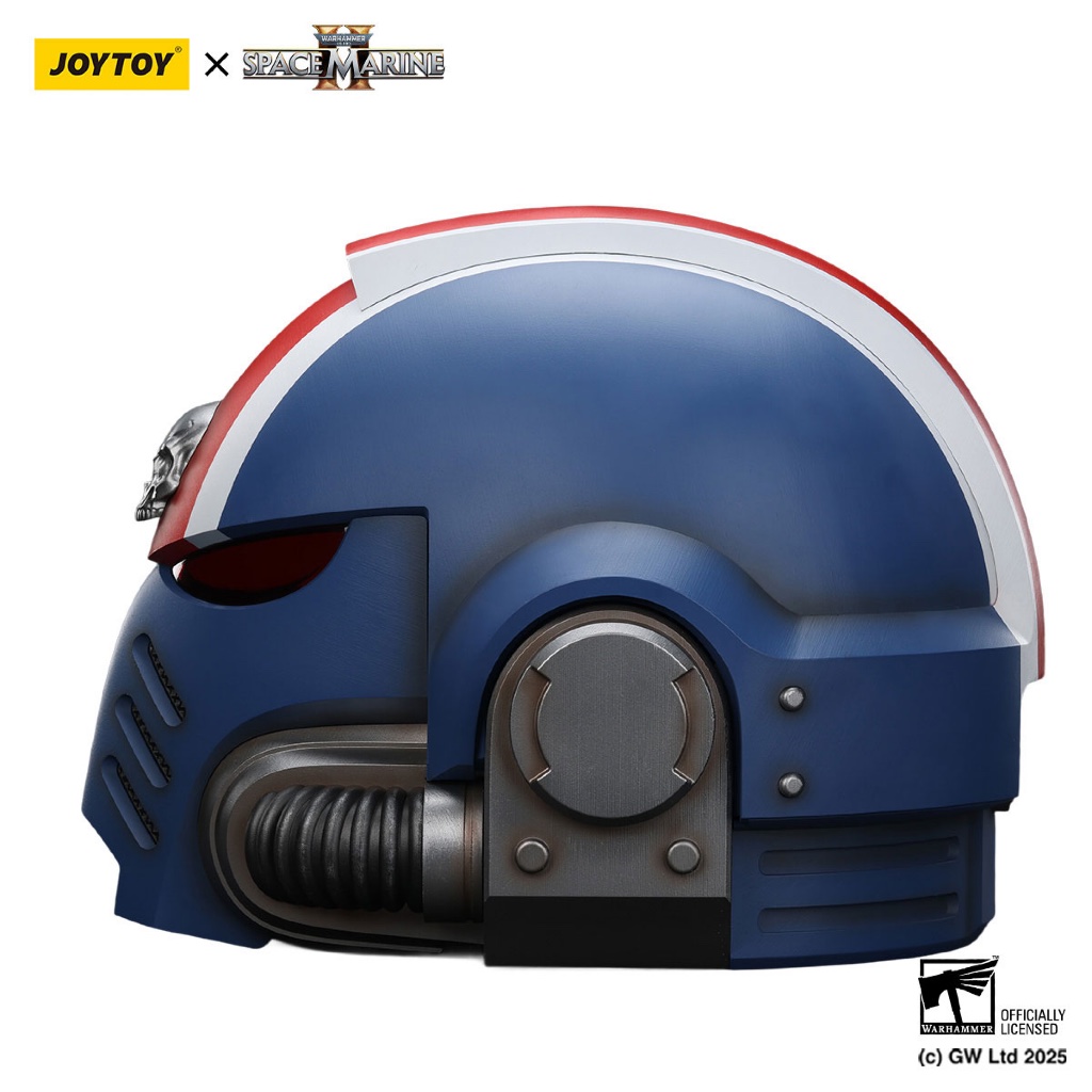 Ultramarines Lieutenant Titus' MKX Helmet - view 4