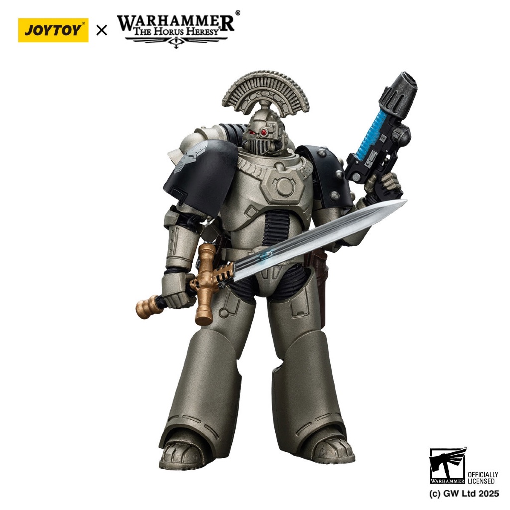 Iron Warriors MKVI Tactical Sergeant with Power Sword and Plasma Pistol - view 4