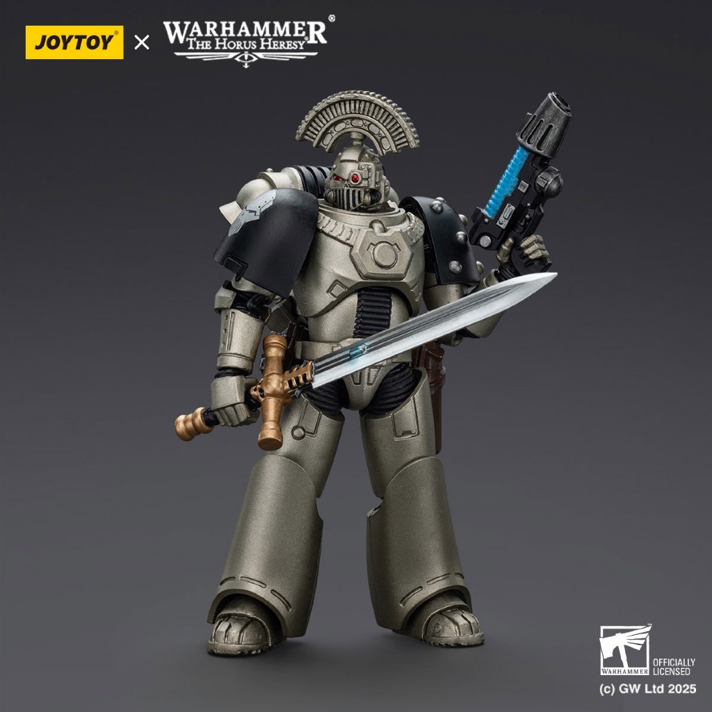 Iron Warriors MKVI Tactical Sergeant with Power Sword and Plasma Pistol - view 3