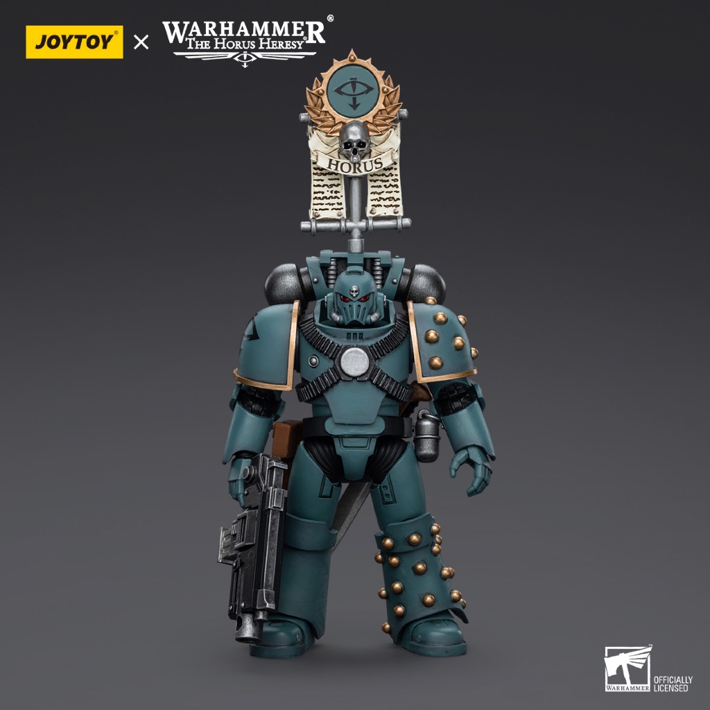 Sons of Horus MKIV Tactical Squad Legionary with Legion Vexilla - main product image